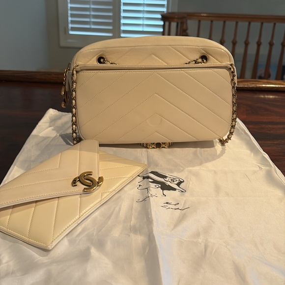 CHANEL Crossbody Caviar & Quilted Lambskin Leather Camera Case Cream - Picture 7 of 15